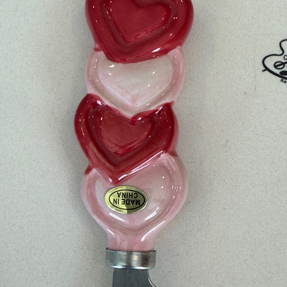 Heart-Shaped Red Decorative Plate with Spreader - Picture 6 of 8